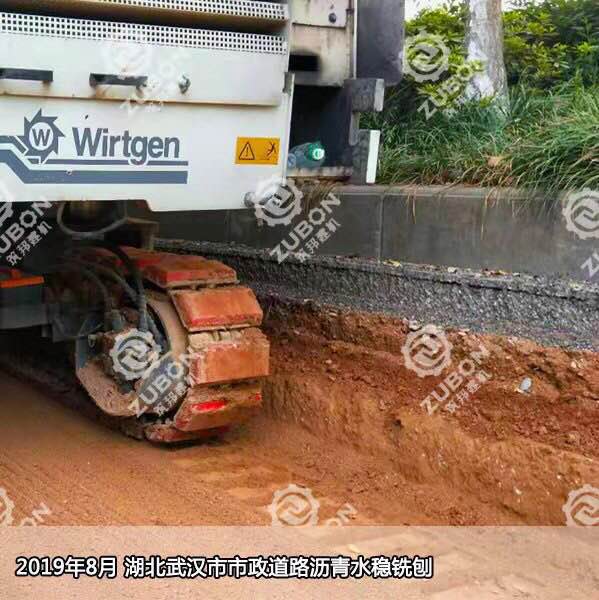 影響銑刨機(jī)工作質(zhì)量和作業(yè)效率的主要因素